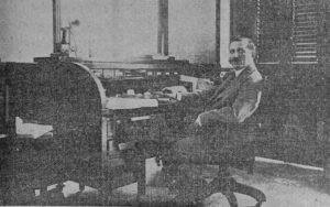 Pedro Rodríguez Pérez en su despacho (Ca. 1918).