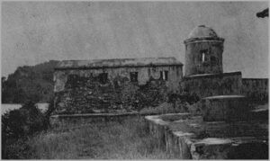 Fuerte La Punta construido en 1807 y donde fue emplazada la artillería para la defensa de la costa y puerto de Baracoa (Ca. 1929).