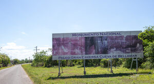 Vista del actual camino de acceso que conduce a la Cueva de Bellamar en Matanzas (Ca. 2023).