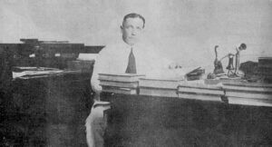 Eduardo Usabiaga secretario de la Compañía de seguros La Internacional en la Habana (Ca. 1918).