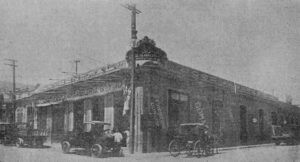 Edificio de La Central propiedad de José Álvarez Fernández en Aramburu 8 y 10, la Habana (Ca. 1918).
