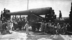 Maniobra de montaje de un cañón Ordóñez en la Batería de Santa Clara de la Habana.