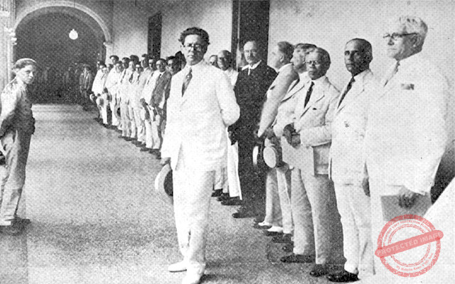 Secretario de Obras Públicas Dr. Carlos Miguel de Céspedes en el Convento de Santa Clara (Ca. 1928).