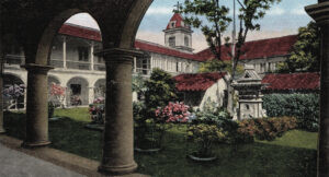 Patio central del claustro del Convento de Santa Clara en la Habana.