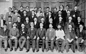 Otro grupo de empleados de la Farmacia La Reunión de Sarrá (Ca. 1901).