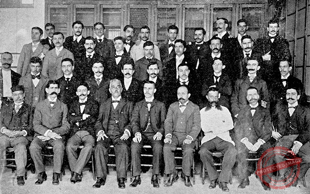 Otro grupo de empleados de la Farmacia La Reunión de Sarrá (Ca. 1901).