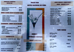 Carta y precios del Snack Bar del Hotel Nacional de Cuba afichados en pesos (Julio 2024).
