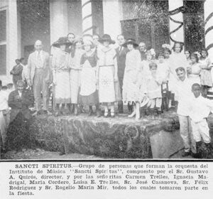 Orquesta del Instituto de Música Sancti Spíritus y su director Gustavo A. Quirós (Ca. 1923).