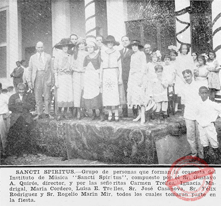 Orquesta del Instituto de Música Sancti Spíritus y su director Gustavo A. Quirós (Ca. 1923).