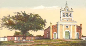 Santa Clara. Iglesia de Nuestra Señora del Carmen y tamarindo histórico donde se dijo la primera misa en el siglo XVII.