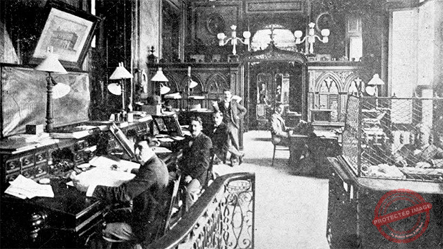 Vista interior del escritorio de la Farmacia La Reunión de Sarrá (Ca. 1901).