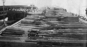 Vista parcial de los muelles propiedad de la Compañía de Maderas de Caibarién S. A. (Ca. 1935).