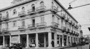 Edificio donde estuvo el hotel, café y restaurante El Fénix de Puente y Vázquez en la Habana (Ca. 1929).