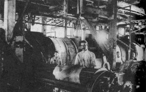 Fábrica de curtidos de Felipe Tellechea - Labradero y departamento de máquinas de descarnar.