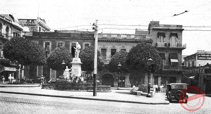 Parque y estatua de Albear donde termina la famosa calle del Obispo, Habana (Ca. 1929).