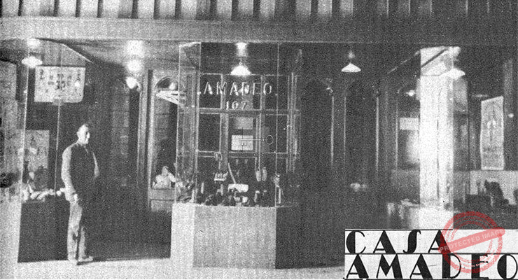 Casa Amadeo. Exterior del departamento de ventas al detalle por la calle de Belascoaín en la Habana y su propietario Pedro González (Ca. 1929).