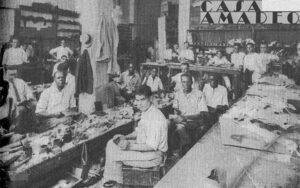 Vista del departamento de talleres de la fábrica de Calzado Amadeo situados en la calle de Chávez, Habana (Ca. 1929).