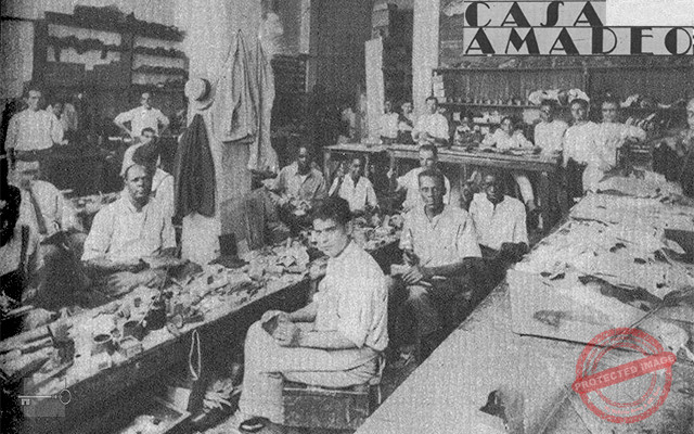 Vista del departamento de talleres de la fábrica de Calzado Amadeo situados en la calle de Chávez, Habana (Ca. 1929).