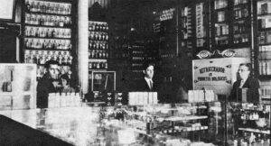 Farmacia Santa Lucía propiedad del doctor Luis Rodríguez Baz en la Calzada del Cerro, Habana. Vista interior Ca. 1929.