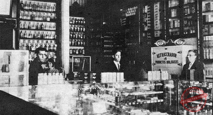 Farmacia Santa Lucía propiedad del doctor Luis Rodríguez Baz en la Calzada del Cerro, Habana. Vista interior Ca. 1929.