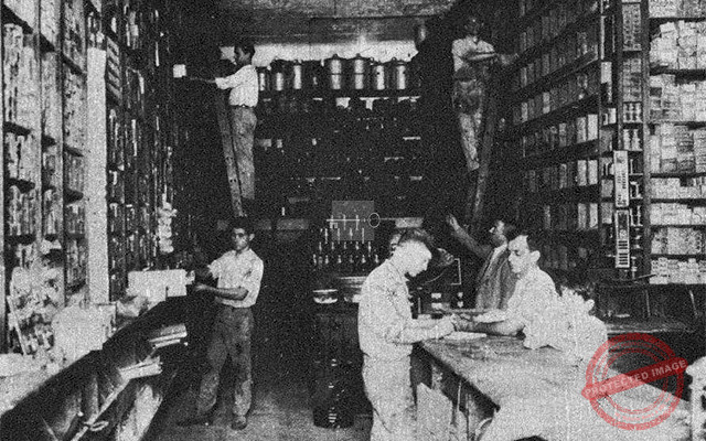 Ferretería La Principal. Vista interior y empleados de la sucursal de Concha 238, Habana (Ca. 1929).