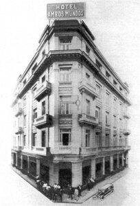 Vista del edificio del Hotel Ambos Mundos en la calle Obispo, Habana (Ca. 1929).