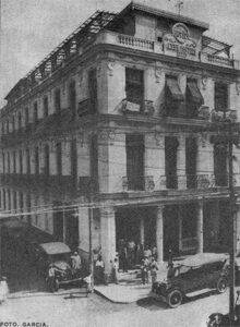 Hotel Cervantes en Surgidero de Batabanó y la fachada principal de su edificio (Ca. 1929).