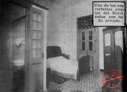 Hotel Cervantes en Surgidero de Batabanó vista de una habitación y su baño privado (Ca. 1929).