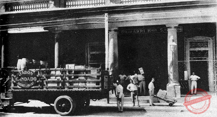 Vista de los almacenes de Uribarri y Hermanos en la Calzada del Cerro, Habana (Ca. 1929).