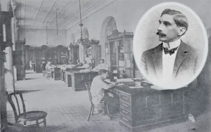 Secretario del Ayuntamiento Rafael Pérez Morales. Interior de las Oficinas Municipales de Cienfuegos (Ca. 1904).
