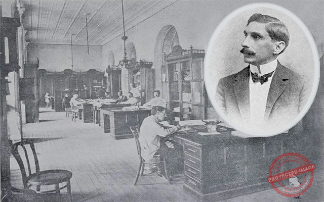 Secretario del Ayuntamiento Rafael Pérez Morales. Interior de las Oficinas Municipales de Cienfuegos (Ca. 1904).
