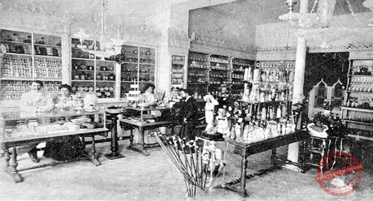 Interior de la tienda El Louvre de Manuel Tejedor en la calle de Obispo, Habana (Ca. 1899).