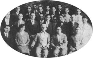 Personal de oficina y talleres de la casa Emilio Hernández e Hijos de Cienfuegos (Ca. 1929).