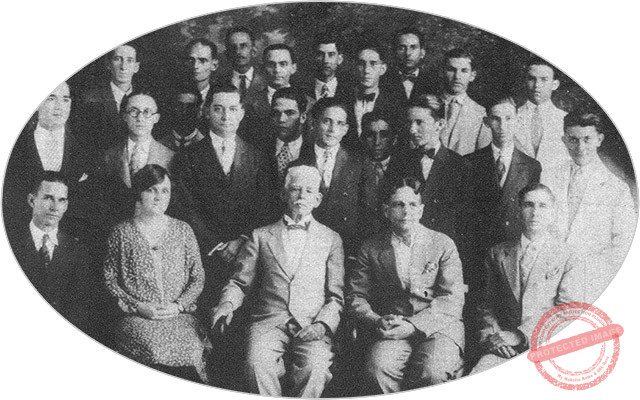 Personal de oficina y talleres de la casa Emilio Hernández e Hijos de Cienfuegos (Ca. 1929).