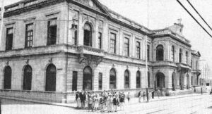 Edificio ocupado por la Escuela Superior de Artes y Oficios de la Habana en la calle de Belascoaín, Habana (Ca. 1929).