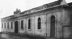 Fachada del edificio de la fábrica de fideos La Prosperidad de Hernández y Arroyo (Ca. 1929).