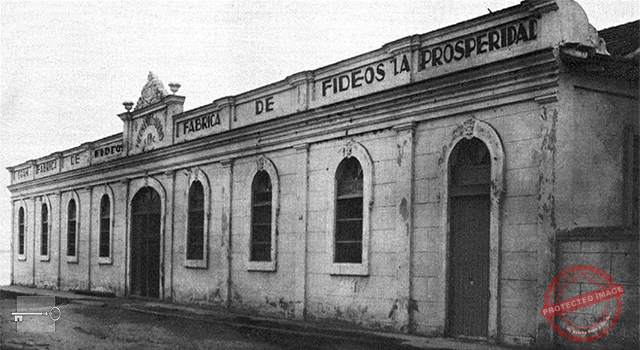 Fachada del edificio de la fábrica de fideos La Prosperidad de Hernández y Arroyo (Ca. 1929).