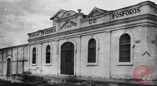 Fachada del edificio de la fábrica de fósforos La Tropical de Hernández y Arroyo (Ca. 1929).