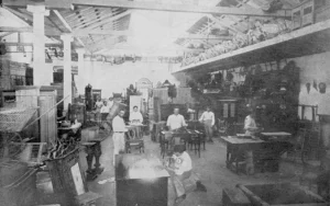 Cienfuegos. Vista interior del departamento de muebles de la casa Viuda de Villapol, Fernández y Ca. (Ca. 1919).