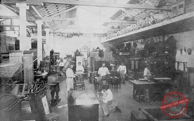 Cienfuegos. Vista interior del departamento de muebles de la casa Viuda de Villapol, Fernández y Ca. (Ca. 1919).