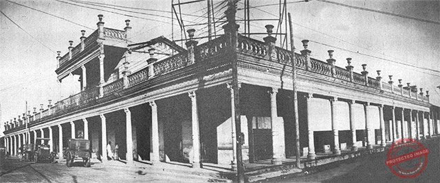 Frente del edificio principal ocupado por los establecimientos de la firma Alejandro Suero Balbín y Cía., S. en C. (Ca. 1930).
