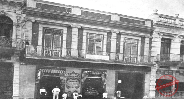 Vista exterior del Hotel La Suiza en cuya planta baja se encontraba establecida la joyería El Záfiro de Buján y Suaz (Ca. 1919).
