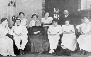 Grupo de la familia de los dueños del Central Portugalete en Cienfuegos (Ca. 1919).