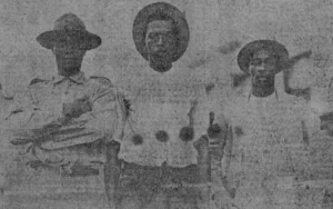 El soldado Soroa, Armando Castañeda y otro de los que tomaron parte en el salvamento de las víctimas del incendio en el Centro Asturiano (Ca. 1918).