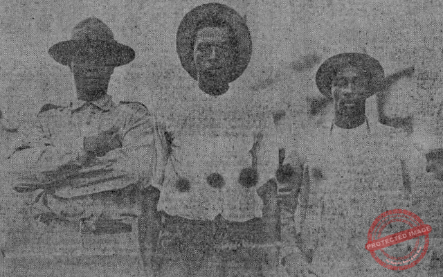 El soldado Soroa, Armando Castañeda y otro de los que tomaron parte en el salvamento de las víctimas del incendio en el Centro Asturiano (Ca. 1918).