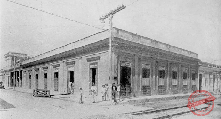 Cienfuegos. Vista exterior del comercio de Intriago y Pons (Ca. 1919).