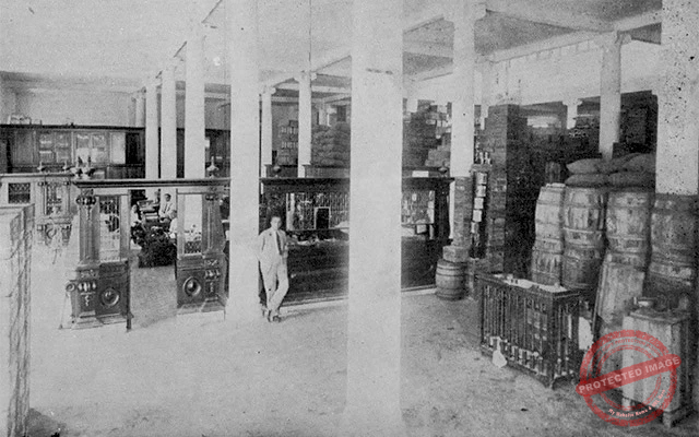 Cienfuegos. Vista interior y parcial del almacén de Vital y Ferrer (Ca. 1919).