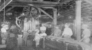 Cienfuegos: Maquinaria en el taller de alfarería del señor Salvador Garriga (Ca. 1919).