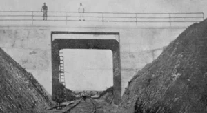 Cienfuegos. Obras ejecutadas por el contratista Juan Garriga. Paso a nivel de la línea de Cumanayagua a Barajagua, bajo la carretera.