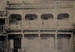 Fachada principal del palacete propiedad y lugar donde falleció Nicolás Castaño en Cienfuegos. (Ca. 1926).